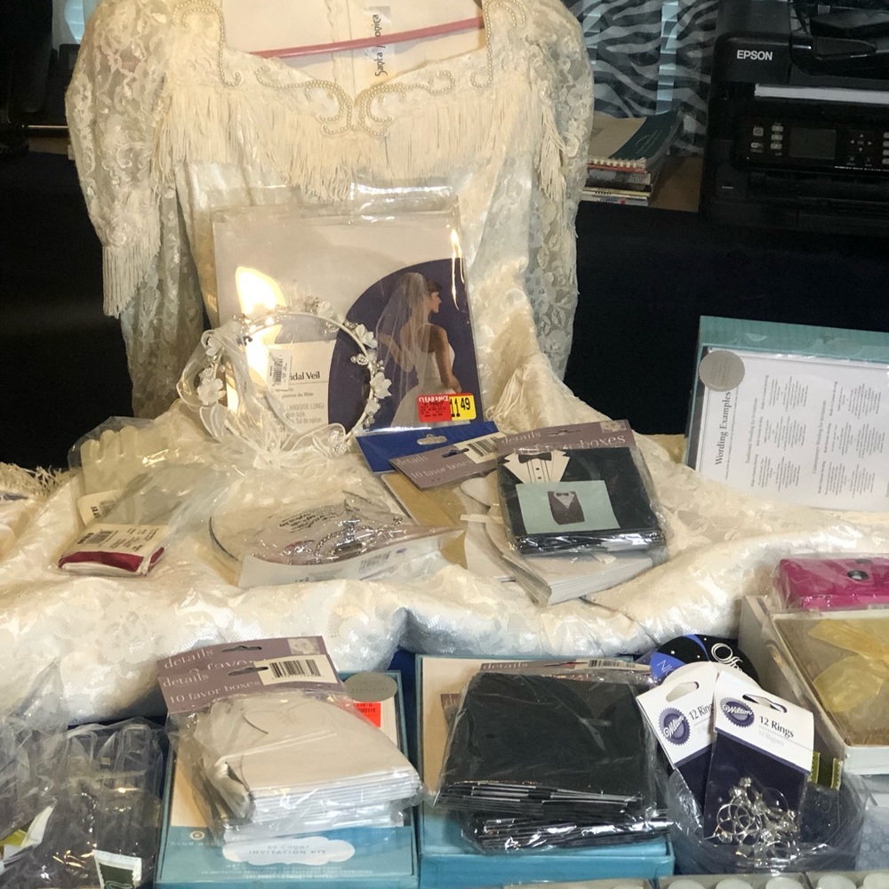 38-Pcs. A Western Theme Wedding For A Bride and Groom